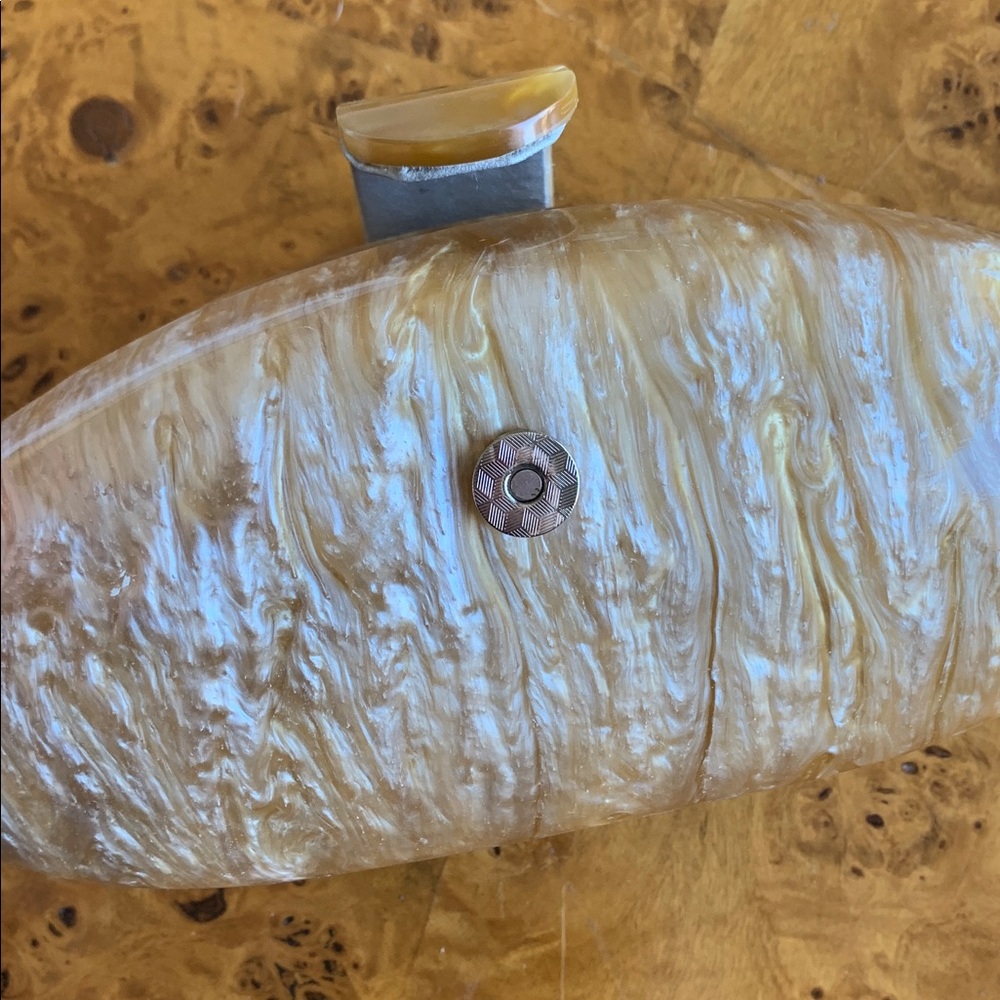 Shell Shape Acrylic Clutch Trendy - image 6